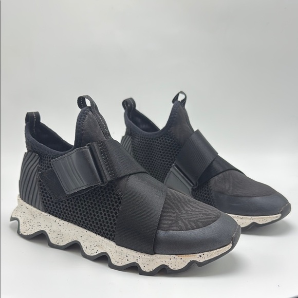 SOREL Kinetic Sneak, Knit Sneaker with Scalloped Sole and Stretch Straps size 7 - Picture 2 of 6